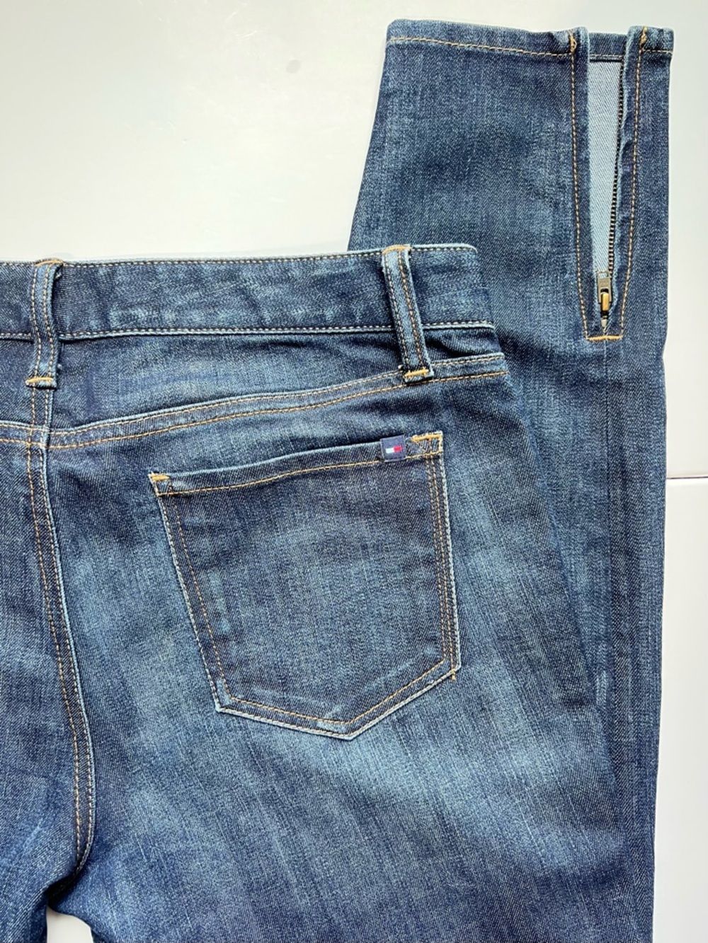 Tommy Hilfiger Blue Wash Ankle Jeans Size 10 Mid Rise Denim Summer Casual Jeans - Picture 6 of 9
